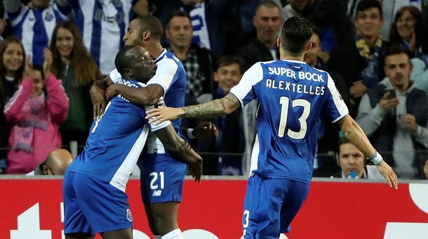 Paços de Ferreira vs FC Porto - É um Paços de Ferreira “aflito” aquele que recebe o líder FC Porto! Numa fase tão delicada, para a equipa da casa, em que precisa muito de somar três pontos, encontrar o FC Porto não será o melhor adversário. Os dragões lideram a Liga NOS, com cinco pontos de vantagem