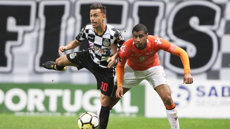 Moreirense vs Boavista • Este jogo tem promete ser um dos maiores desafios para o Moreirense, até final da presente Liga NOS. A equipa de Petit joga muito desfalcada, devido a lesões e castigos. A última jornada foi quase “trágica” para os cónegos, depois de estarem a vencer por (3-0) e permitirem a reviravolta