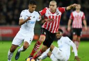 Swansea vs Southampton • O Swansea tem a "vantagem" de jogar estes dois jogos em casa, e este primeiro precisamente com adversário direto, o que significa que em caso de vitória alcança a permanência. Mas, para o Southampton o jogo é igualmente importante, precisamente nas mesmas circunstâncias. O Nosso prognóstico é